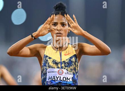 Doha. 19 juin 2026. Birke Haylom, éthiopienne, célèbre après avoir remporté la finale du 1500 m féminin à la World Athletics Diamond League 2026 à Doha, Qatar, le 19 juin 2026. Crédit : Nikku/Xinhua/Alamy Live News Banque D'Images