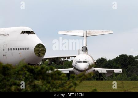 747 cimetière, chantier de démolition d'avions et démonteurs, Kemble, aéroport de Cotswold. Être mis au rebut et démonté pour des pièces. Banque D'Images