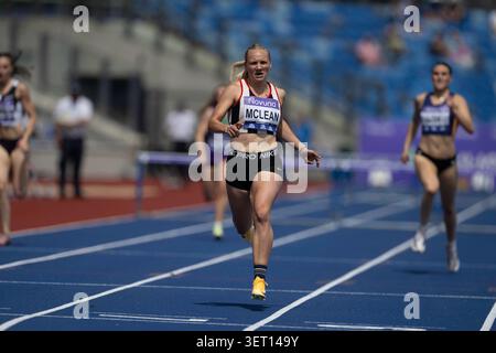 20 juin 2026 ; Alexander Stadium, Birmingham, West Midlands, Angleterre; championnats britanniques d'athlétisme Novuna 2026 ; Hayley McLean de Shaftesbury Barnet Harriers remporte une manche au 400 m haies féminin Banque D'Images