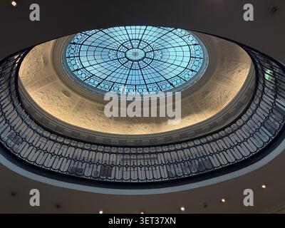 Plafond en vitrail de la Gallery of Modern Art, Glasgow, Royaume-Uni Banque D'Images