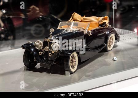 Modèle réduit de 1/8 du Mercedes-Benz 500K-AK Cabriolet, produit entre 1934 et 1936, exposé au Samsung Fire & Marine Mobility Museum Banque D'Images