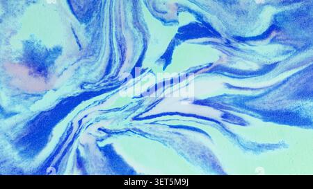 Peinture abstraite verte et bleue tourbillonnant, créant une texture et un motif marbré Banque D'Images
