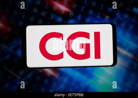 Dans cette illustration photo, le logo de la société de technologie de l'information CGI Inc est affiché sur un smartphone devant un fond abstrait sur l'écran d'ordinateur. (Photo timon Schneider / SOPA images/SIPA USA) *** strictement à des fins éditoriales *** Banque D'Images