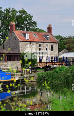 Le pub Jolly Sailor à côté de la rivière Avon, Saltford près de Bath, Somerset. Banque D'Images