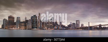 Vue panoramique de Lower manhattan au crépuscule Banque D'Images