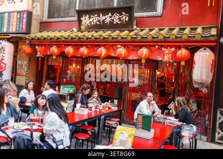 Cuisine chinoise au Nakano Broadway.Un endroit populaire avec une atmosphère authentique. Ici, vous pouvez commander des plats traditionnels chinois et profiter de la conversation a Banque D'Images