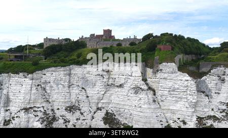 Château de Douvres au sommet des falaises blanches Banque D'Images