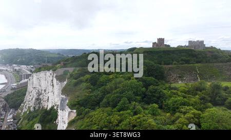 Château de Douvres au sommet des falaises blanches Banque D'Images