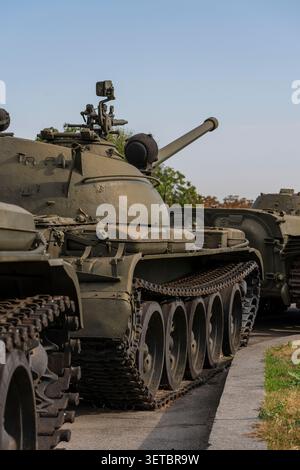 Vieux char soviétique t 72 dans la rue à Kiev, Ukraine, gros plan Banque D'Images