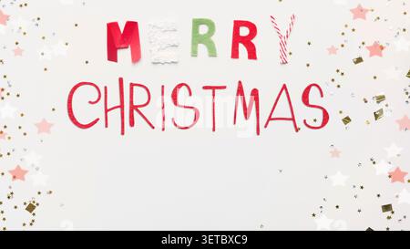 Joyeux Noël texte colorés sur fond blanc Banque D'Images