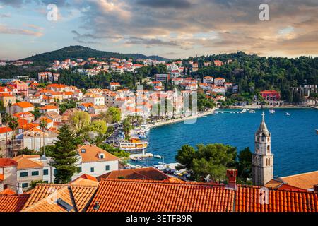 Cavtat, Croatie sur la mer Adriatique dans l'après-midi. Banque D'Images