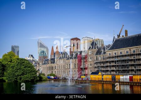 LA HAYE - rénovation du Binnenhof à la Haye. Le Binnenhof est en rénovation depuis le 1er octobre 2021. L'objectif est de rendre les bâtiments abritant les première et deuxième chambres, entre autres, à l'épreuve du temps. La rénovation du Binnenhof à la Haye devient de nouveau plus coûteuse. ROBIN UTRECHT /anp pays-bas Out - belgique Out Banque D'Images