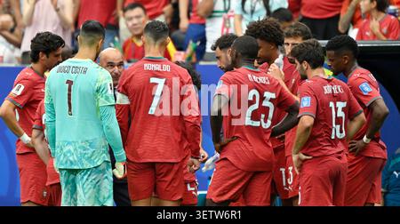 Pause boisson, de gauche à droite : Francisco Trincao, gardien de but Diogo Costa (Portugal), entraîneur Roberto Martinez (Portugal), Cristiano Ronaldo, Bruno Fernandes, Nuno Mendes, Renato Veiga, Nuno Mendes, Nelson Semedo Houston, 23 juin 2026, football, coupe du monde de la FIFA 2026 aux États-Unis, au Mexique et au Canada, phase de groupes, Portugal - Ouzbékistan 5 :0 Banque D'Images