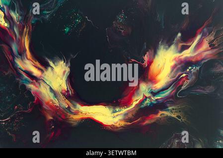 Acrylique abstrait pour œuvres d'art originales sur toile, montrant des motifs fluides audacieux de diverses couleurs vives juxtaposés sur fond vert foncé. Banque D'Images