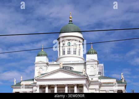 Vue avant de la façade de la cathédrale d'Helsinki Banque D'Images