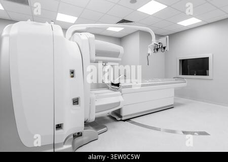 Centre de radiologie hospitalier moderne équipé d'un scanner TDM, IRM ou TEP de haute technologie. Imagerie de médecine nucléaire avancée, résonance magnétique et scintigraphie. Banque D'Images
