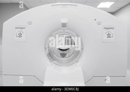 Centre de radiologie hospitalier moderne équipé d'un scanner TDM, IRM ou TEP de haute technologie. Imagerie de médecine nucléaire avancée, résonance magnétique et scintigraphie. Banque D'Images