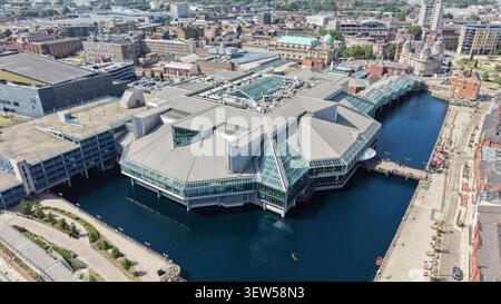 Vue aérienne du centre commercial Princes Quay à Kingston upon Hull, East Riding of Yorkshire, Angleterre. Le centre est construit sur des pilotis au-dessus du Prince's Dock Banque D'Images
