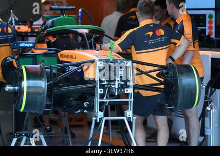 Spielberg, Autriche. 25 juin 2026. La McLaren #81 d'Oscar PIASTRI (AUS) dans le garage jeudi après-midi lors du GP autrichien Lenovo 2026 Banque D'Images