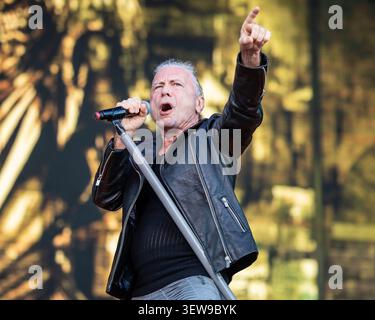 Oslo, Norvège, le 25 juin 2026, Bruce Dickinson d'Iron Maiden se produisant en concert au festival tons of Rock, Anne-Marie Forker/Alamy Live News Banque D'Images
