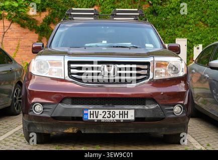 24 juin 2026, Tbilissi, Géorgie Un Honda Pilot de la deuxième génération (YF4), arborant le design révisé de 2012. Cette génération a été produite à partir de Banque D'Images