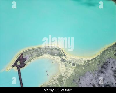 Kawah Putih (cratère blanc) est un lac acide situé à Bandung, en Indonésie Banque D'Images