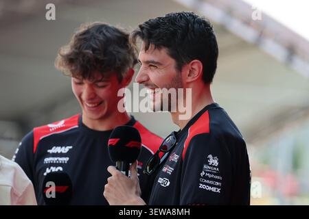Spielberg, Austria. 26th June, 2026. Esteban Ocon (FRA) Haas F1 Team and Oliver Bearman (GBR) Haas F1 Team on the FanZone Stage. 26.06.2026. Formula 1 World Championship, Rd 8, Austrian Grand Prix, Spielberg, Austria, Practice Day. Credit: James Moy/Alamy Live News Banque D'Images