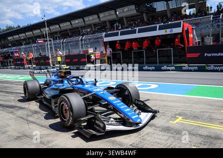 Spielberg, Autriche. 26 juin 2026. Luke BROWNING (GBR) de Williams Drive Academy décélère dans la voie des stands avant de se faire arrêter lors de la première séance d'essais libres du GP autrichien Lenovo 2026 au Red Bull Ring de Spielberg (Styrie, Autriche), 8e manche du Championnat du monde FIA F1 2026. Crédit : Riccardo Righetti/Alamy Live News Banque D'Images