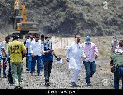 New Delhi, Inde. 26 juin 2026. NEW DELHI, INDE - JUIN 26 : Ashish Sood, ministre du Cabinet de Delhi, visite le site d'enfouissement de Ghazipur pour inspecter les travaux d'assainissement en cours le 26 juin 2026 à New Delhi, en Inde. (Photo de Raj K Raj/Hindustan Times/Sipa USA) crédit : Sipa USA/Alamy Live News Banque D'Images