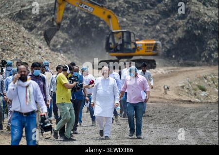 New Delhi, Inde. 26 juin 2026. NEW DELHI, INDE - JUIN 26 : Ashish Sood, ministre du Cabinet de Delhi, visite le site d'enfouissement de Ghazipur pour inspecter les travaux d'assainissement en cours le 26 juin 2026 à New Delhi, en Inde. (Photo de Raj K Raj/Hindustan Times/Sipa USA) crédit : Sipa USA/Alamy Live News Banque D'Images