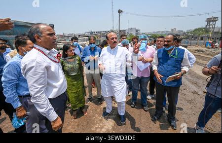 New Delhi, Inde. 26 juin 2026. NEW DELHI, INDE - JUIN 26 : Ashish Sood, ministre du Cabinet de Delhi, visite le site d'enfouissement de Ghazipur pour inspecter les travaux d'assainissement en cours le 26 juin 2026 à New Delhi, en Inde. (Photo de Raj K Raj/Hindustan Times/Sipa USA) crédit : Sipa USA/Alamy Live News Banque D'Images