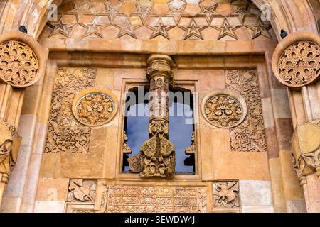 Grande mosquée et hôpital de Divrigi, partie du portail de l’hôpital ouest (darussifa) avec sculptures, Divrigi, province de Sivas, Anatolie, Turquie, Asie Banque D'Images