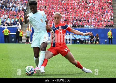 Boston (États-Unis), le 26 juin 2026 – les footballeurs Aurelien TCHOUAMENI (8 ans) et Thelo AASGAARD (19 ans) lors du match Norvège vs France, en phase de groupes Banque D'Images