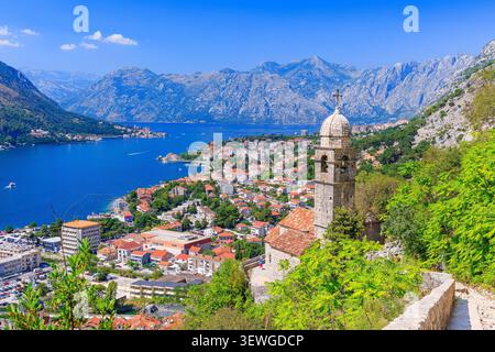 La baie de Kotor et de la vieille ville de la montagne de Lovcen. Le Monténégro. Banque D'Images