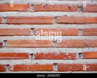Mur de briques orange présentant une surface texturée et un matériau de construction Banque D'Images