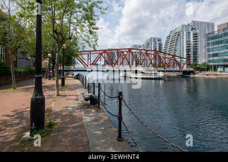 Pont de Détroit à Salford Quays, Greater Manchester, Angleterre Banque D'Images