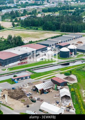 Rumbula, Lettonie - 24 juin 2026 : vue aérienne des centres vides Resursu avec bâtiments industriels, installations de stockage et infrastructures de gestion des déchets Banque D'Images
