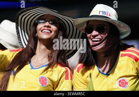 Miami, États-Unis. 27 juin 2026. Les fans de Colombie sont vus avant le match de groupe K entre la Colombie et le Portugal lors de la Coupe du monde de la FIFA 2026 au Miami Stadium, Miami, États-Unis, le 27 juin 2026. Crédit : Zhang Chen/Xinhua/Alamy Live News Banque D'Images
