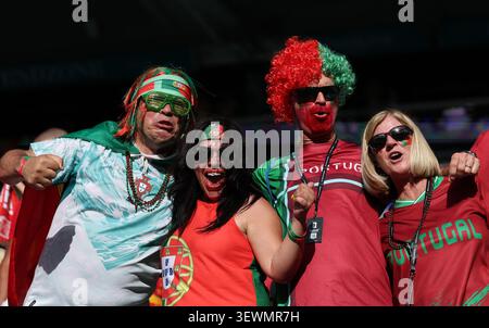 Miami, États-Unis. 27 juin 2026. Les fans du Portugal sont vus avant le match du groupe K entre la Colombie et le Portugal lors de la Coupe du monde de la FIFA 2026 au Miami Stadium, Miami, États-Unis, le 27 juin 2026. Crédit : Zhang Chen/Xinhua/Alamy Live News Banque D'Images