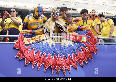 Miami, États-Unis. 27 juin 2026. Les fans de Colombie sont vus avant le match de groupe K entre la Colombie et le Portugal lors de la Coupe du monde de la FIFA 2026 au Miami Stadium, Miami, États-Unis, le 27 juin 2026. Crédit : Xu Zijian/Xinhua/Alamy Live News Banque D'Images