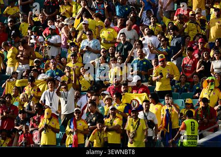 Miami, États-Unis. 27 juin 2026. Les supporters colombiens encouragent avant le match du Groupe K de la Coupe du monde de la FIFA 2026 entre la Colombie et le Portugal au stade de Miami le 27 juin 2026 à Miami, en Floride. (Photo de JC Ruiz/Sipa USA) crédit : Sipa USA/Alamy Live News Banque D'Images