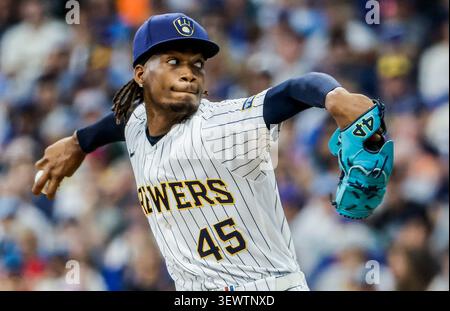 Milwaukee, United States. 28th June, 2026. Milwaukee Brewers relief pitcher Abner Uribe throws in the eighth inning of the MLB game between the Chicago Cubs and the Milwaukee Brewers at American Family Field in Milwaukee, Wisconsin on Sunday, June 28, 2026. Photo by Tannen Maury/UPI Credit: UPI/Alamy Live News Banque D'Images
