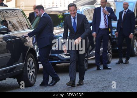 Le premier ministre Sir Keir Starmer accueille le secrétaire général de l'OTAN, Mark Rutte, avant une réunion au 10 Downing Street, à Londres. Date de la photo : lundi 29 juin 2026. Banque D'Images