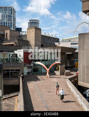 Galerie Hayward, vue extérieure. Une galerie d'art dans le Southbank Centre dans le centre de Londres, conçu dans un style architectural brutaliste. Banque D'Images