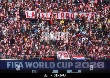 BOSTON, États-Unis - 29 juin 2026 : les supporters du Paraguay lors de la Coupe du monde de la FIFA 2026 Round of 32 entre l'Allemagne et le Paraguay au Boston Stadium (crédit : Craig Mercer/ Alamy Live News) Banque D'Images