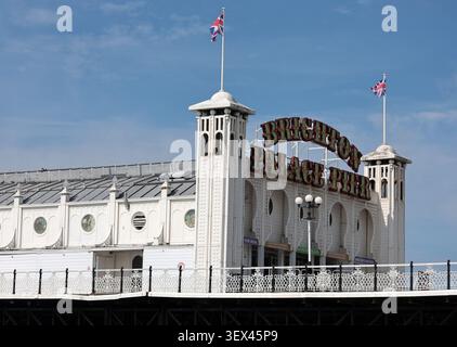 Brighton Palace Pier de la plage Sussex Angleterre Banque D'Images