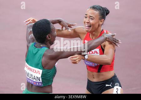 Ditaji Kambundji (Suisse, or), Tobi Amusan (Nigeria, argent). 100m haies finale. Championnats du monde d'athlétisme, Tokyo 2025. Banque D'Images
