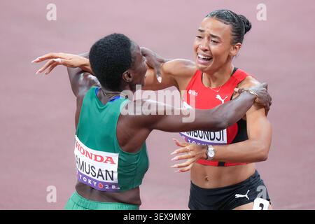Ditaji Kambundji (Suisse, or), Tobi Amusan (Nigeria, argent). 100m haies finale. Championnats du monde d'athlétisme, Tokyo 2025. Banque D'Images