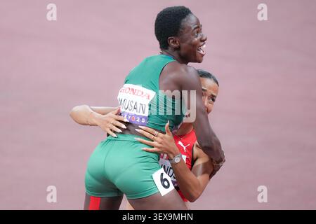 Ditaji Kambundji (Suisse, or), Tobi Amusan (Nigeria, argent). 100m haies finale. Championnats du monde d'athlétisme, Tokyo 2025. Banque D'Images