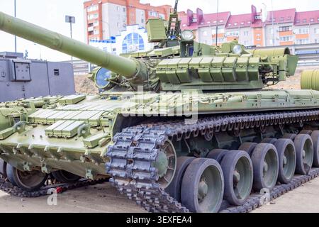 Un char de combat russe principal exposé dans un musée en plein air. Véhicule blindé militaire, histoire de la guerre des chars.Patriot Park, Russie, Kamensk-Shakhtinsky, 12 septembre 2025 Banque D'Images